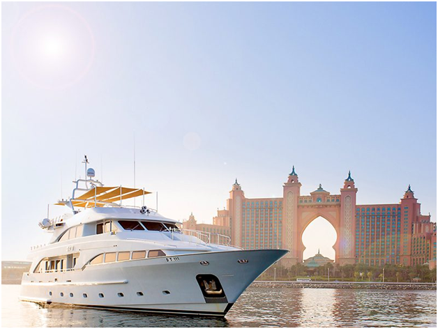 What is to know before booking a yacht for family holiday trip?